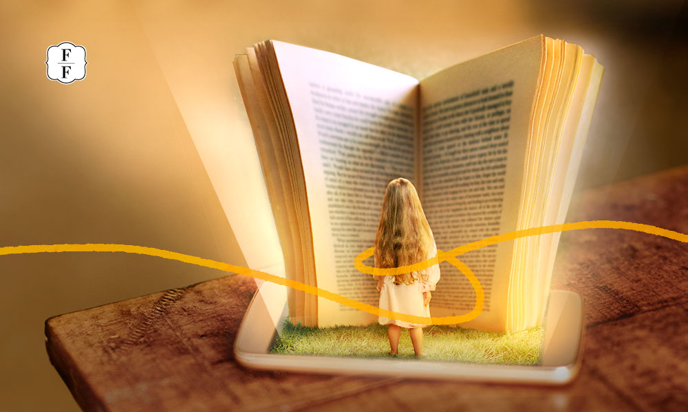 petite fille devant un livre géant qui s'éclaire
